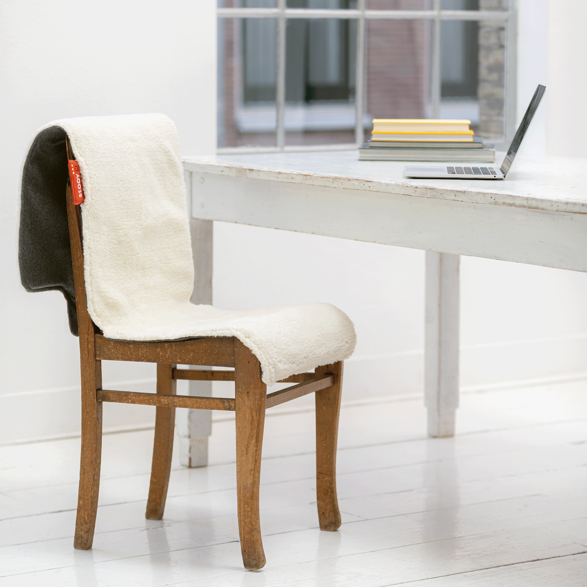 #color_off-white-grey